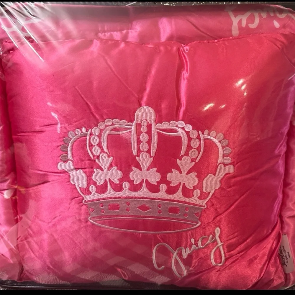 JUICY COUTURE 4 PIECE BED QUEEN SATIN COMFORTER SET